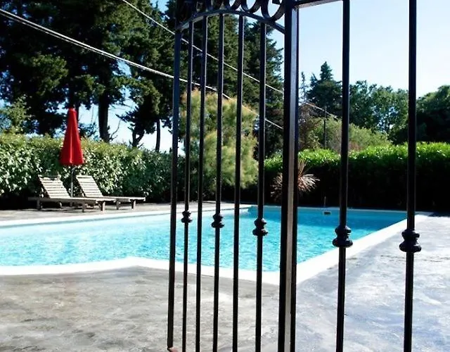 Villa Grande Maison Avec Dependance Piscine & Jacuzzi Tresques